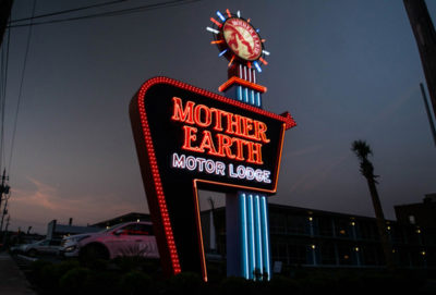 CapitalSignSolutions-MotherEarthMotorLodge-082418-FirstImage